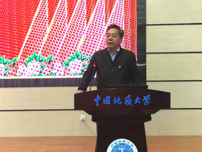 说明: C:\Users\DELL\Desktop\第一次党员大会照片(定)\照片(定)\03副校长周爱国讲话.jpg